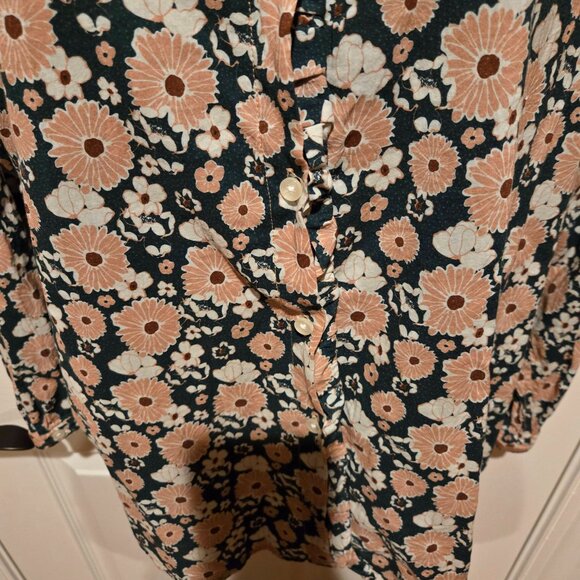 Trovata Birds of Paradis Groundcover Floral Button Down Floral Helena Blouse - Picture 7 of 13